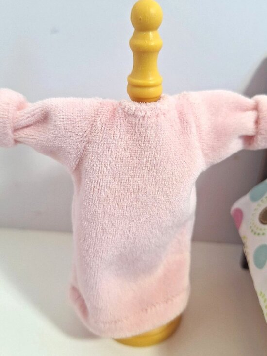 Loving Family Deluxe Parents Bedroom 2007 Bed Pink Robe Furniture Pillows - Picture 5 of 14